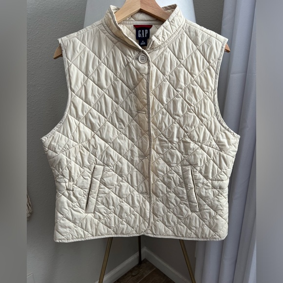 GAP Jackets & Blazers - Gap Women’s Cream Quilted Gilet Vest | Size XL